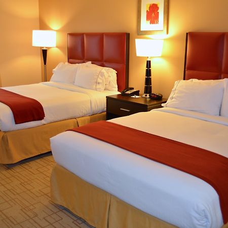 Holiday Inn Express & Suites - Smithfield/Selma By Ihg Dış mekan fotoğraf